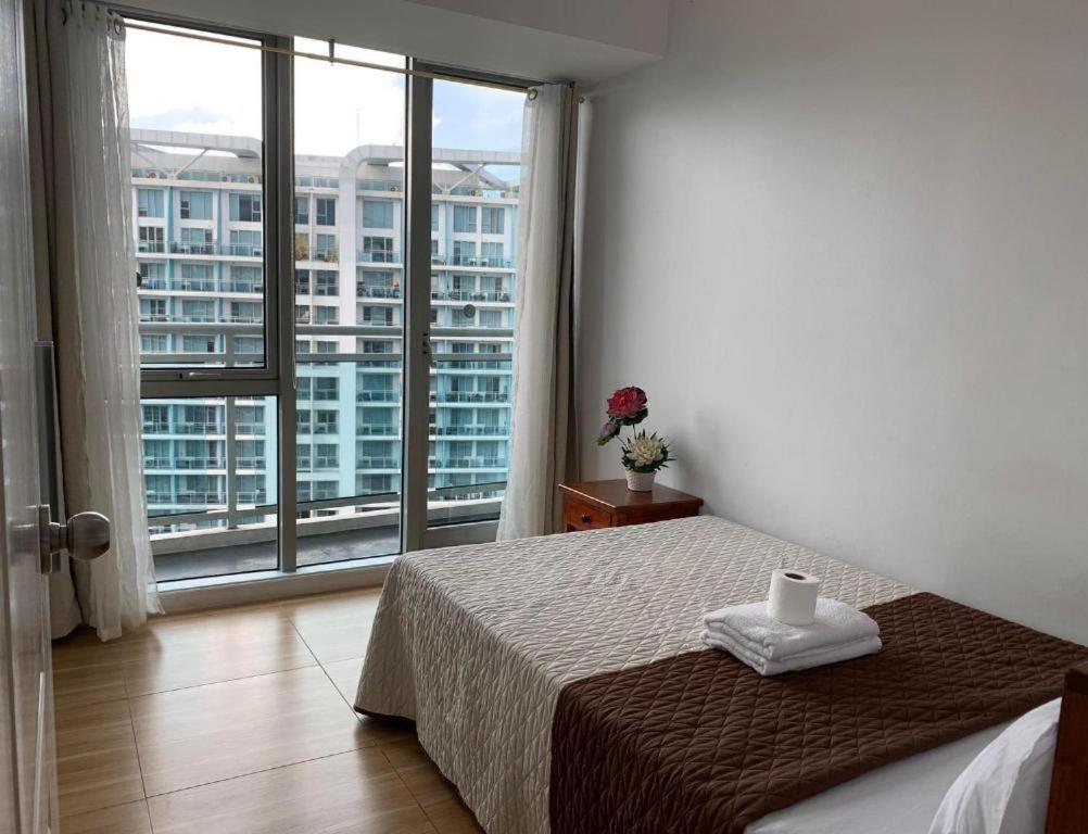 Azure C5 Man-Made Beach Balcony Multiple Units 马尼拉 外观 照片